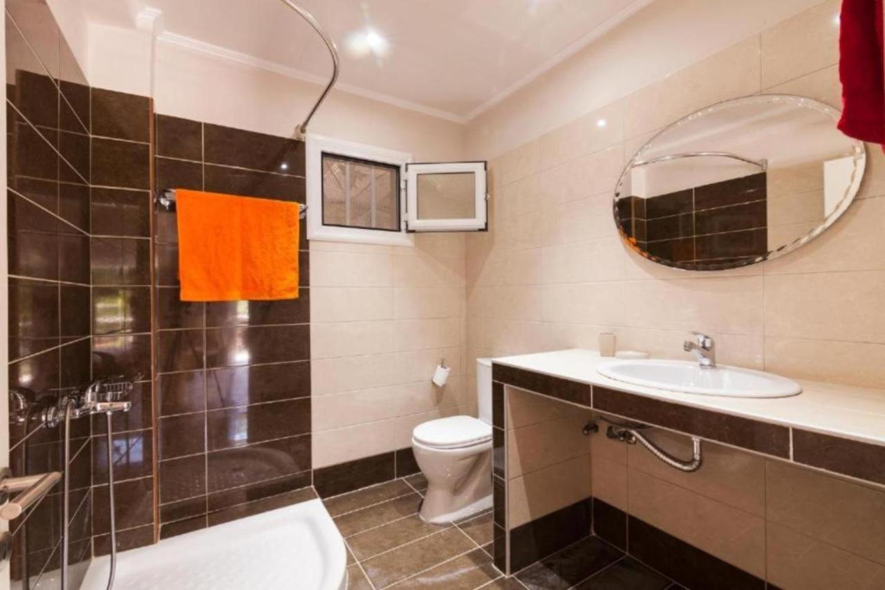 Georgia'S Apartments, Ipsos Corfu Екстериор снимка