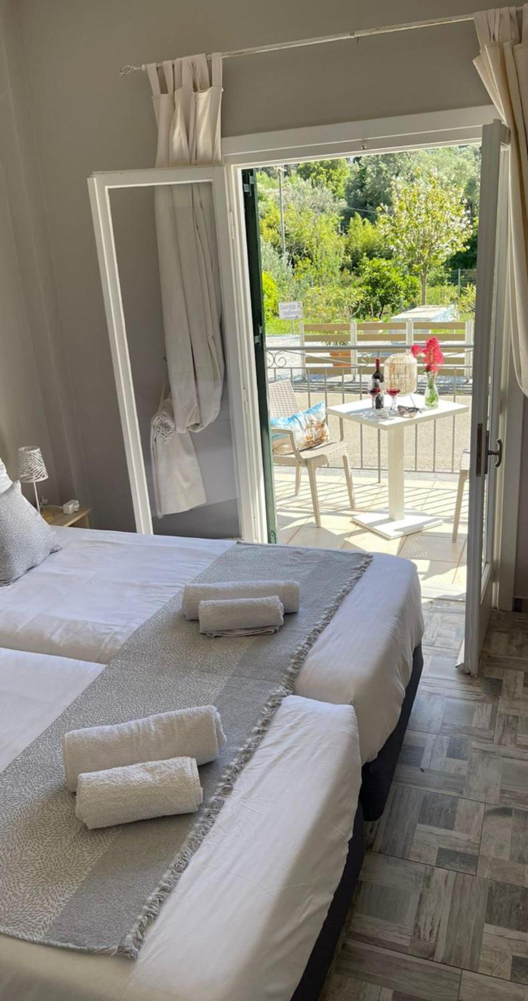 Georgia'S Apartments, Ipsos Corfu Екстериор снимка