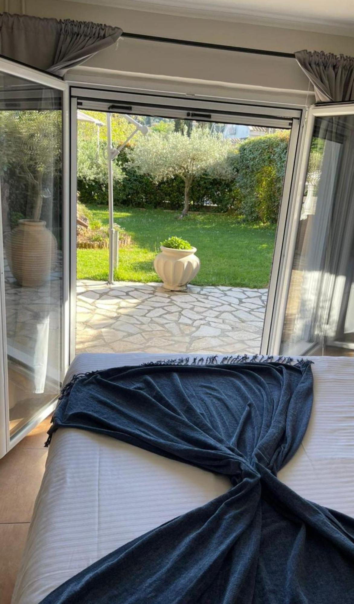 Georgia'S Apartments, Ipsos Corfu Екстериор снимка